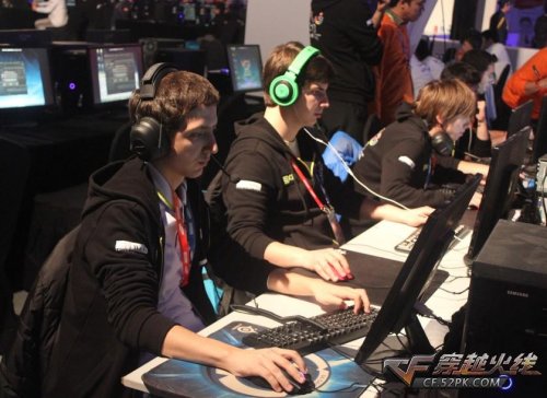 LPL 精彩瞬间： Flandre Sett悠闲地偷走了 Dragon 一拳！