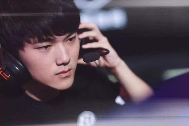 没有人！下路小组 + VicLa 加里奥的各种离谱操作 BNK FEARX 输给了 Dplus KIA 并遭遇三连败