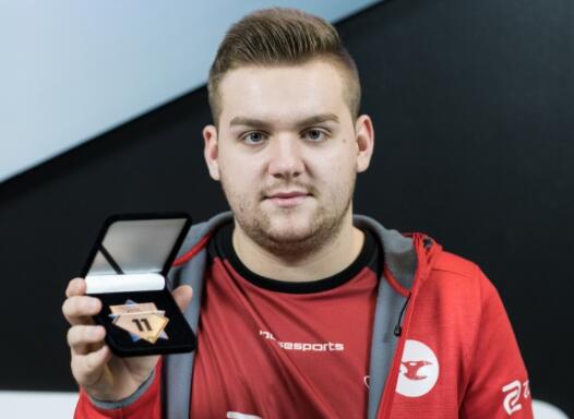 只有3名玩家是王者！ LPL 玩家在韩国服务器的排名： TheShy 是最低的！ knight 也没有好到哪里去